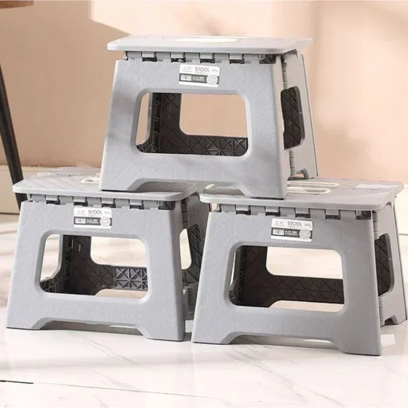 Tabouret Pliant Léger Multifonctionnel – Repose-Pieds Antidérapant